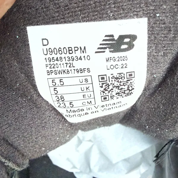 New Balance 9060 women sneakers shoes size 5.5 - Image 8