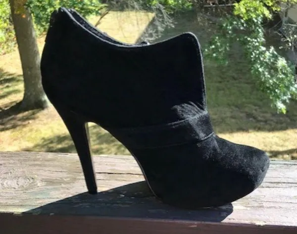 Delicacy Women Black Suede Ankle Boots Size 8.5 - Image 2