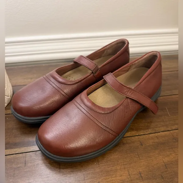 NEW FootSmart Brown Leather Mary Jane Shoes Adjustable Loafers size 9.5XW - Image 2