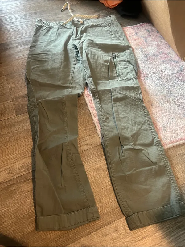 Vuori olive green pants small - Image 2