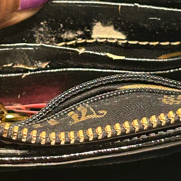 Juicy Couture Chic Black and Gold Women's Bag - Image 5