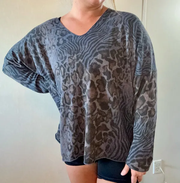 Tempo Paris M/L Oversized Mixed Animal Print Long Sleeve Top Made in Italy - Image 2