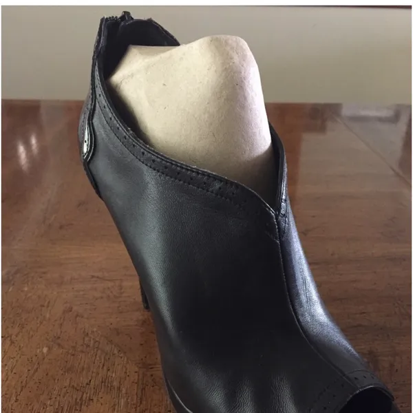 Trouvé zip back heel peep toe bootie NWOT - Image 4