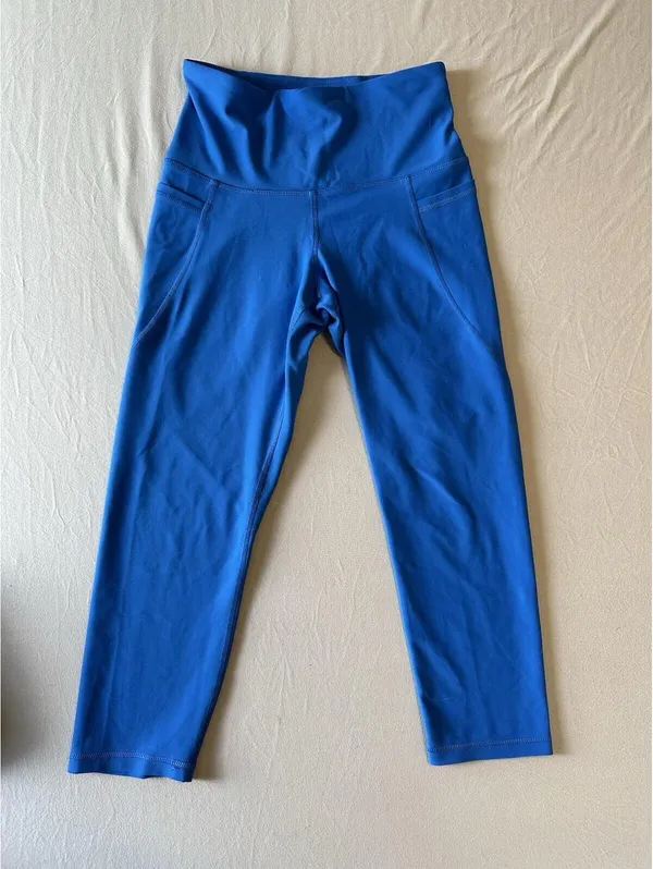 Old Navy Active Powersoft Sports Bra and High-Rise Leggings Set - Image 10