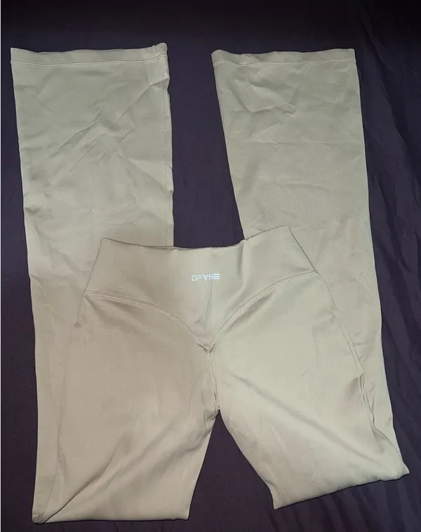 Brand new never worn size S. High-waisted grey leggings with a flattering fit #activewear #leggings #gymwear #dfyne - Image 2