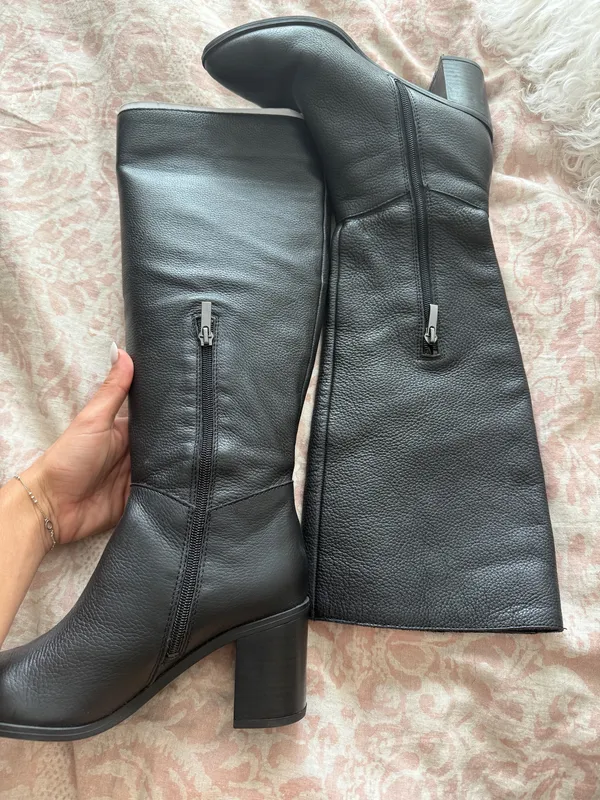 Black boots Size 8 - Image 3