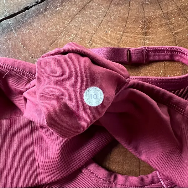Women’s Lululemon Athletica Red Ebb to Street Sports Bra Top C/D Cup sz 10 - Image 6