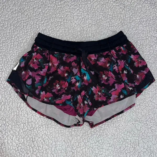 Lululemon Hotty Hot Shorts - Image 3