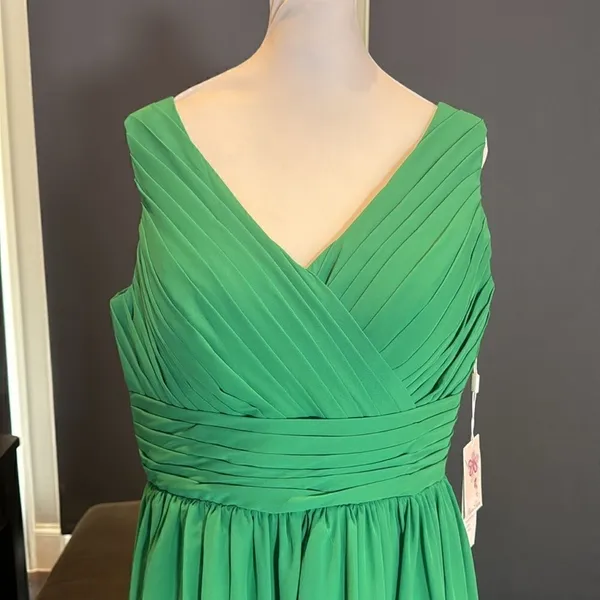 Women’s Green Chiffon V-Neck Short Formal Party Dress Zip Up Back Size L NWT - Image 2