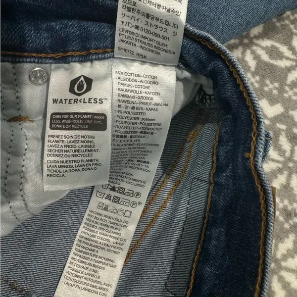 Levi's Wedgie Straight Button Fly‎ In Blue Size 28 - Image 6