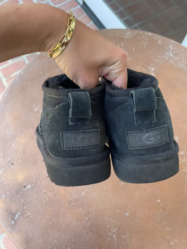 UGG ultra mini black sz 5 women In great condition - Image 3