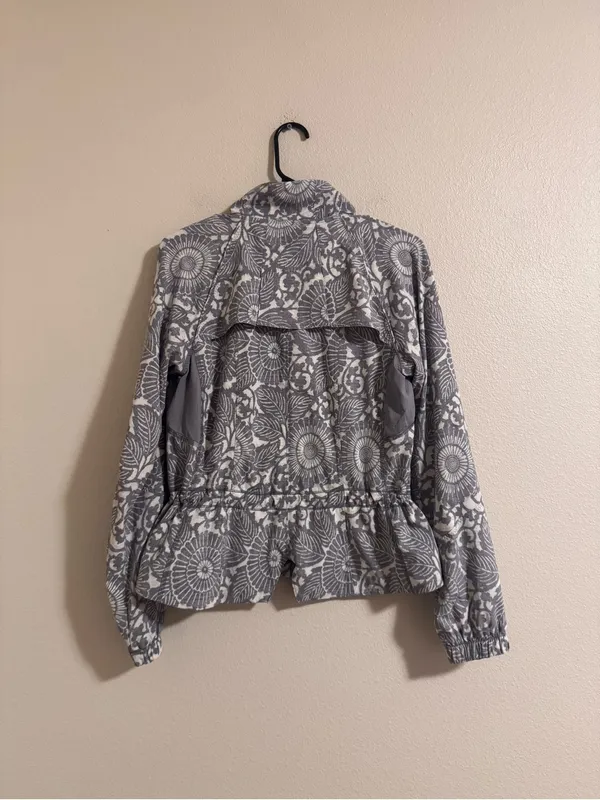 Lululemon run: travel to track jacket - Image 2