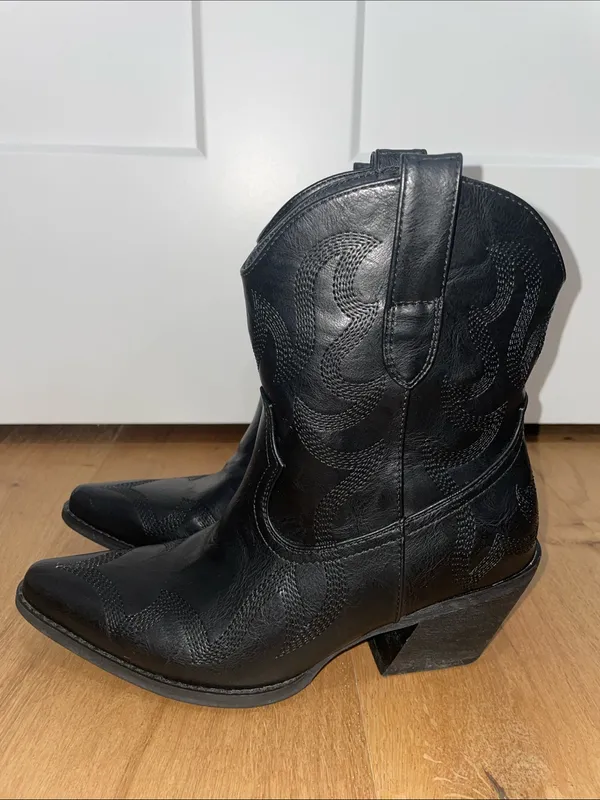 Women’s Black Fashion Cowgirl Western Ankle Boots Mid Heel Size 7 - Image 4