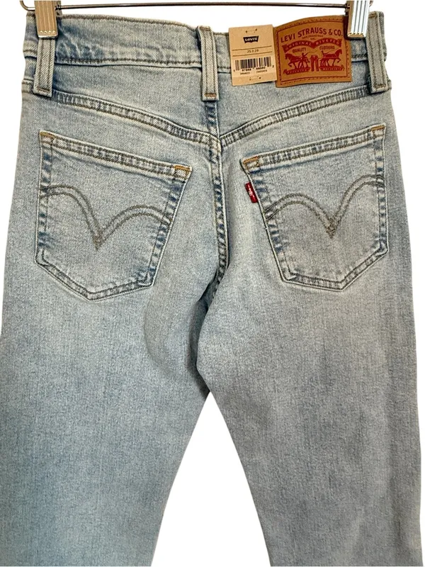 Levi’s NWT Wedgie Straight Jeans Women’s 25x28 Light Wash High Rise Denim - Image 5