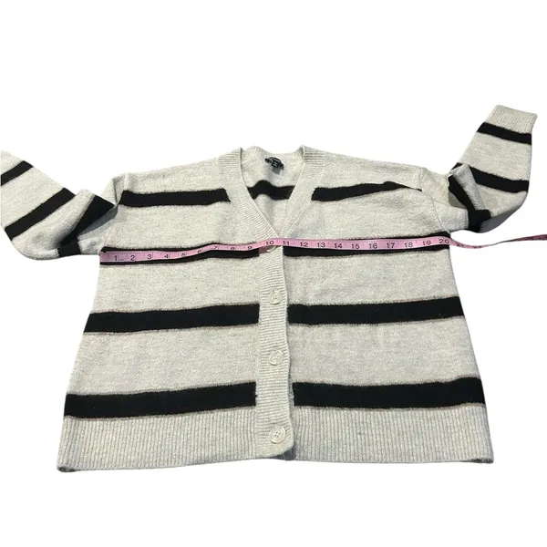 3/$15 SPLENDID striped v-neck sweater - Image 4