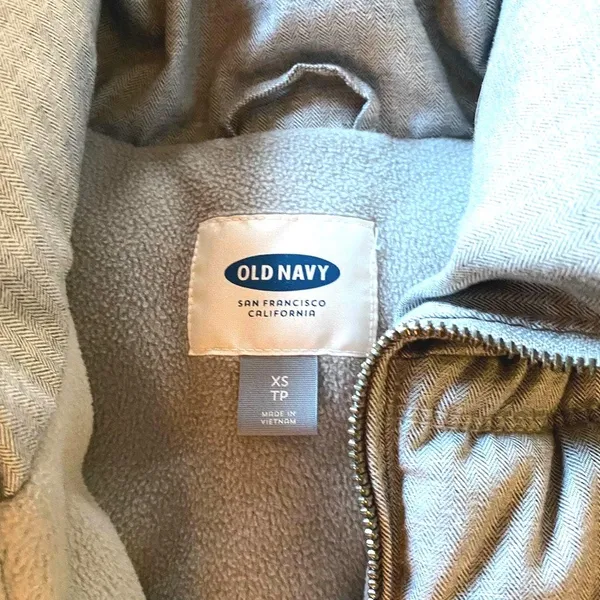 Old Navy ‼️ Grey Puffer Vest‼️ - Image 2