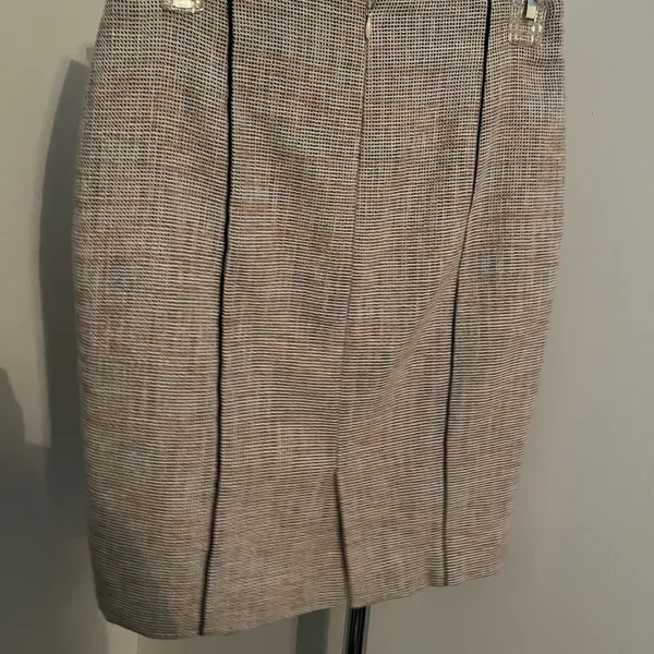 Like New Ann Taylor Petite skirt - Image 4