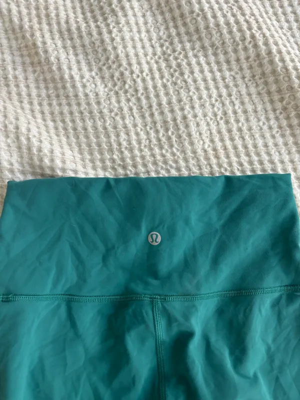 Lululemon Athletica Wunder Train High-Rise Shorts Kelly Green size 6 - Image 4