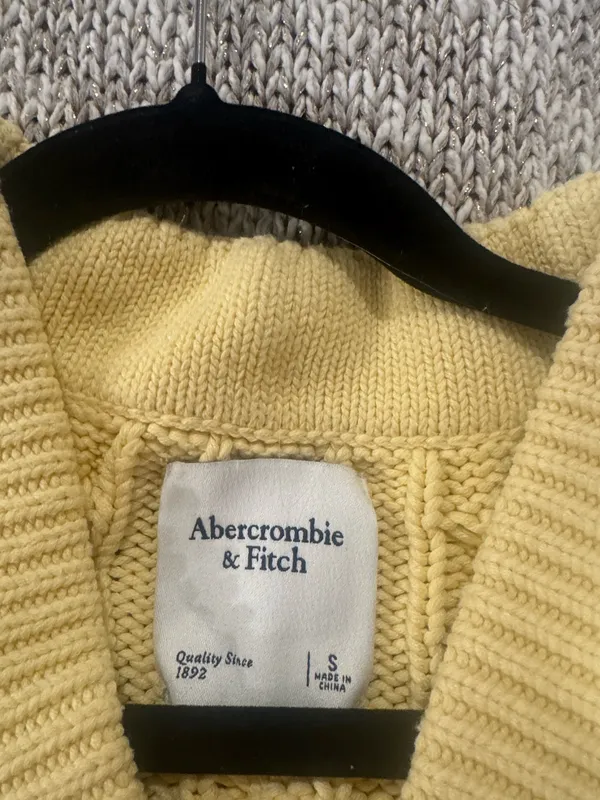 Abercrombie Sweater Vest V-Neck Cable Yellow - Image 2