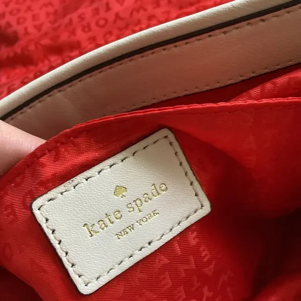 Kate Spade Aster Court Naomi Crossbody Bag Purse Quilted White Red Lining VEUC - Image 13