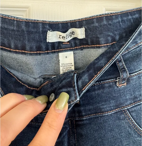 Refuge Women’s Distressed Dark Wash Skinny Jeans Size 6 - Image 6