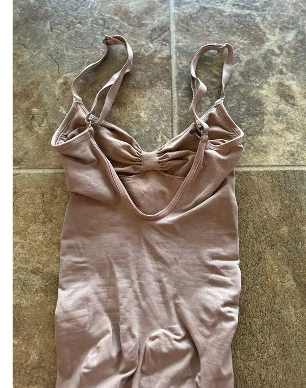 Skims Seamless Sculpt Mid Thigh Bodysuit Clay Size Small - Image 8