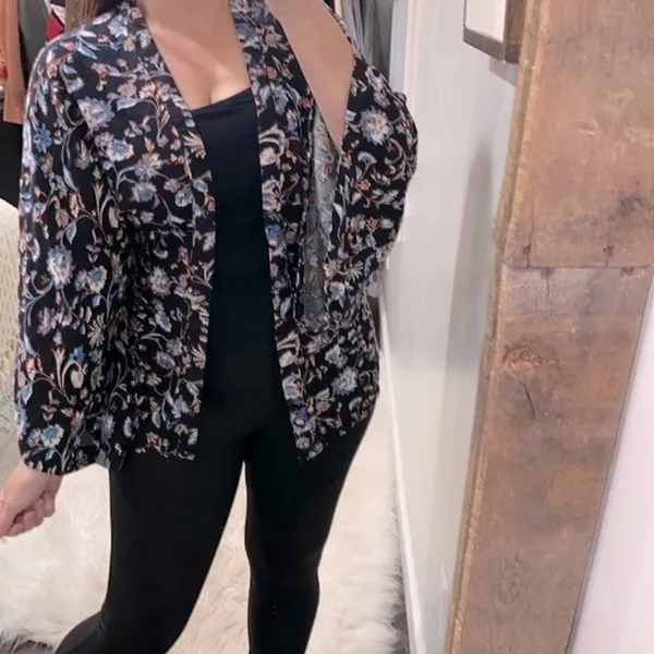 Sim & Sam black floral kimono top size small - Image 2