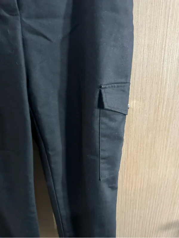 Women’s Zara Black Straight Leg Cargo Pants Size Medium - Image 2