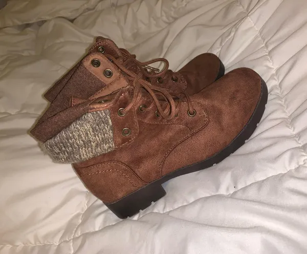 Brown Boots Size 5 - Image 3