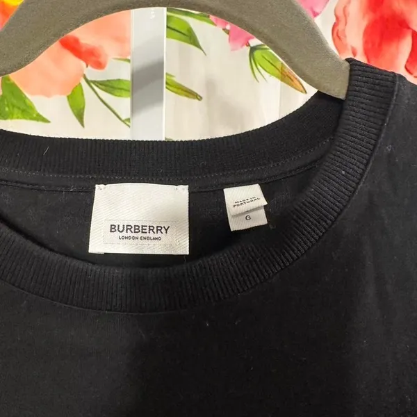 116. Burberry black cotton t-shirt with horse print. Size: L - Image 2
