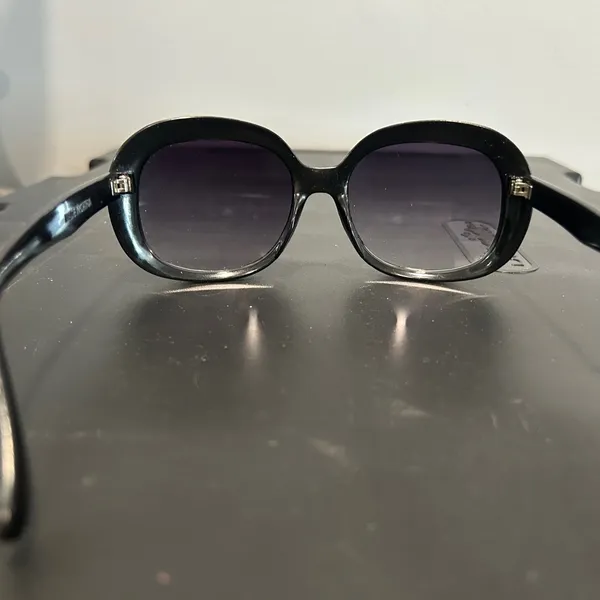 Black Sunglasses - Image 5