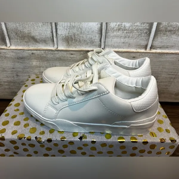 Nicole Miller White‎ Sneaker's Size 6.5 New - Image 3