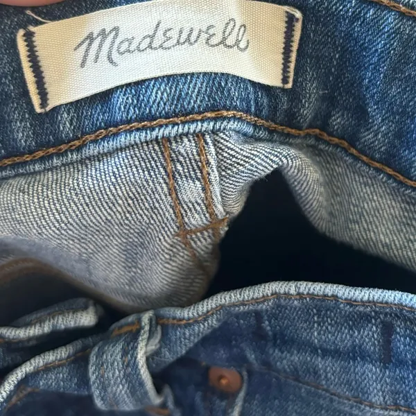 Madewell 9" Mid-Rise Skinny Jeans in York Wash: Rip and Repair Edition - Image 10