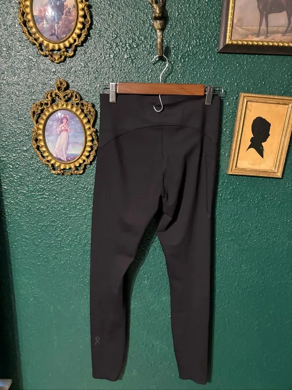 On Cloud Run On Clouds Women’s Movement Tights Long Size Medium Black - Image 2