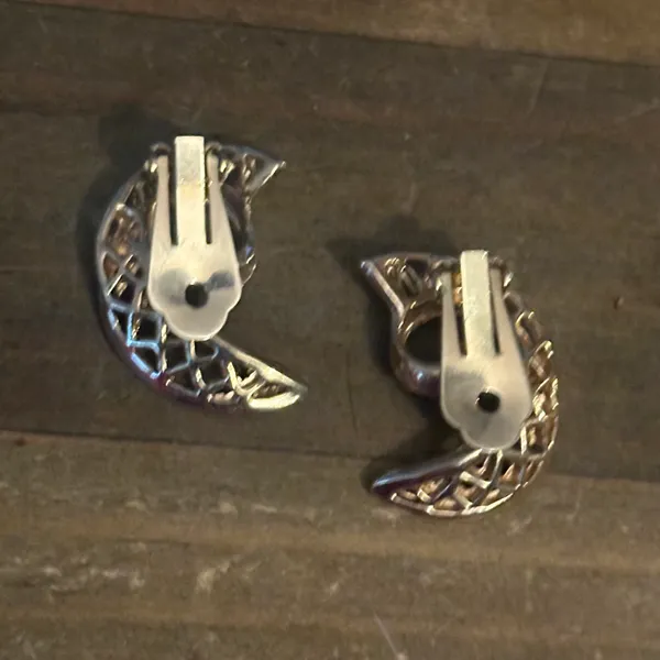 Vintage swirly filigree crescent clip on earrings - Image 5
