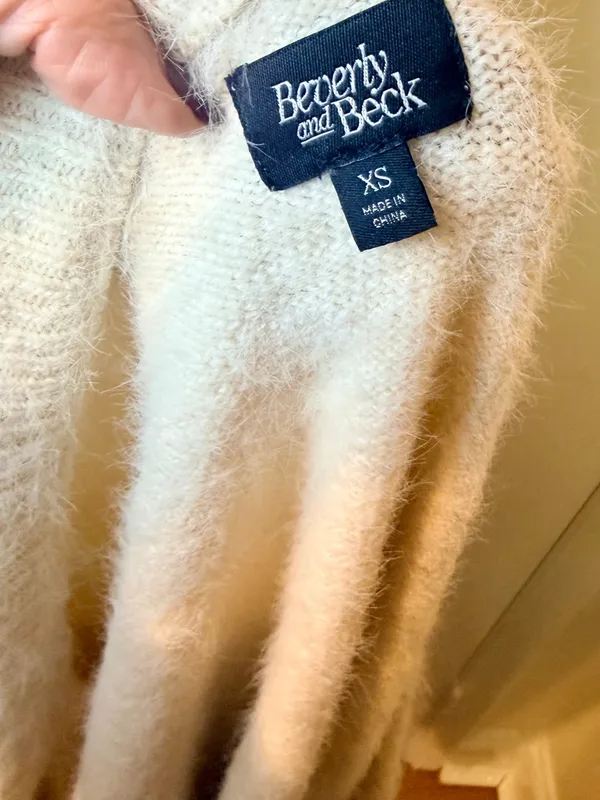 Beverly and Beck XS Cream Fuzzy Boat Neck Sweater Oversized - Image 11
