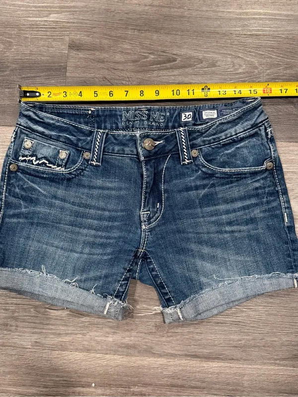 Miss Me Signature Women's Low Rise Medium Wash Denim Jean Shorts Size 30 - Image 6