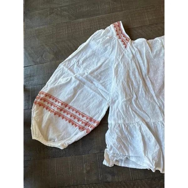Universal Threads women's Boho White/Terracotta Floral Embroidered Peplum‎ Blouse - Image 7