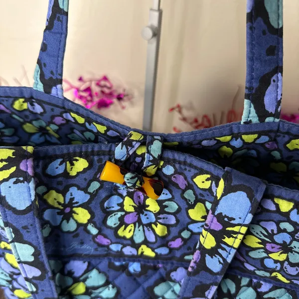 VERA BRADLEY Indigo Pop Blue Flower Tote - Image 5