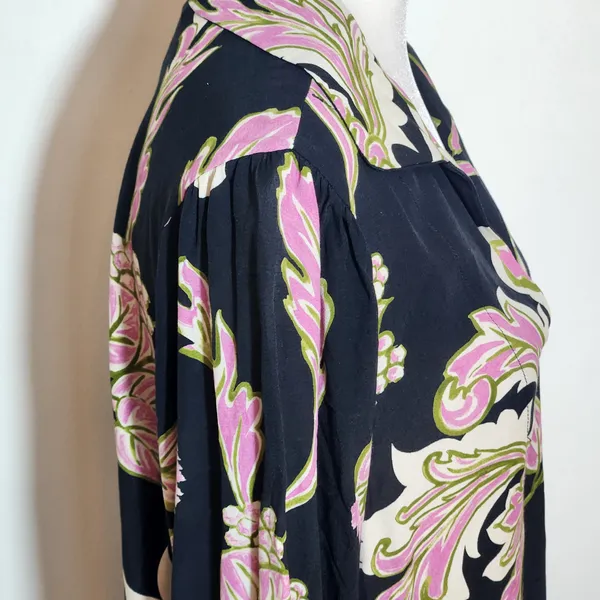 Karen Kane Black and Pink Floral Print Blouse Size Medium NWT - Image 4