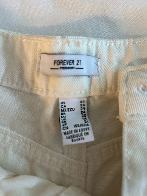 Forever 21 White Flared Jean Shorts - Image 3