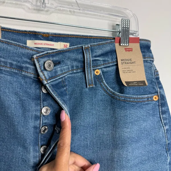 NWT Levi's Women's Wedgie‎ Straight HighRise Stretch Jeans Size 32 x 28 - Image 4