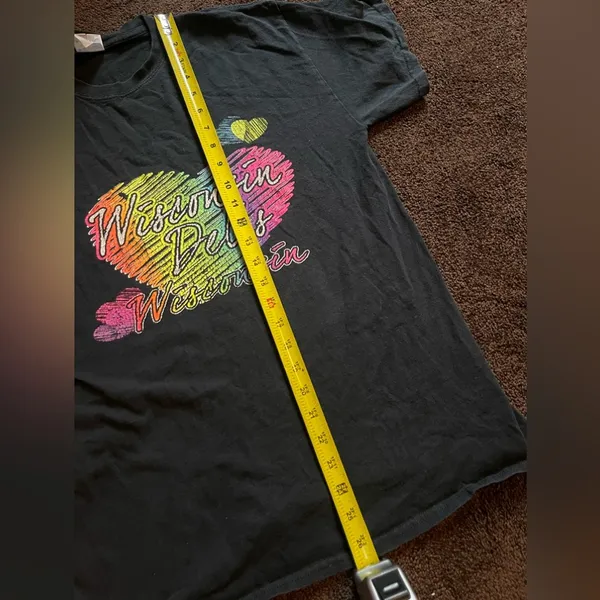 Wisconsin Dells black colorful heart short sleeve shirt M - Image 5