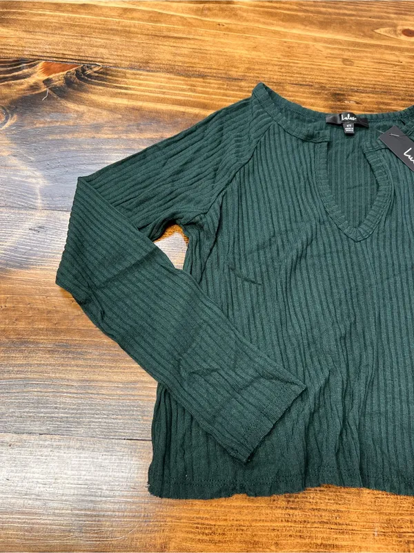 Lulus Dark Green Ribbed Split Neck Long Sleeve Top Size XS NWT - Image 4