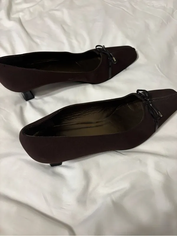 Stuart Weitzman Brown Square Toe Kitten Heel Pumps Patent Bow Women’s 11B - Image 4