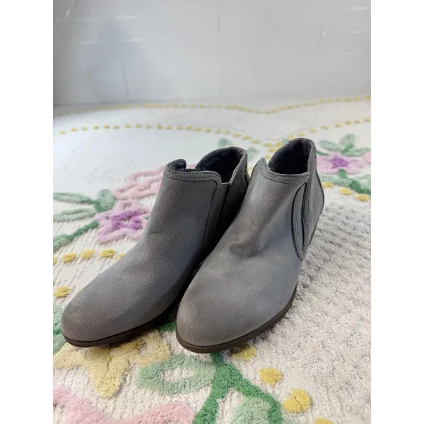 Maurices Bridget Grey Textile Ankle Booties Low Block Heel 8M‎ 98190 - Image 2