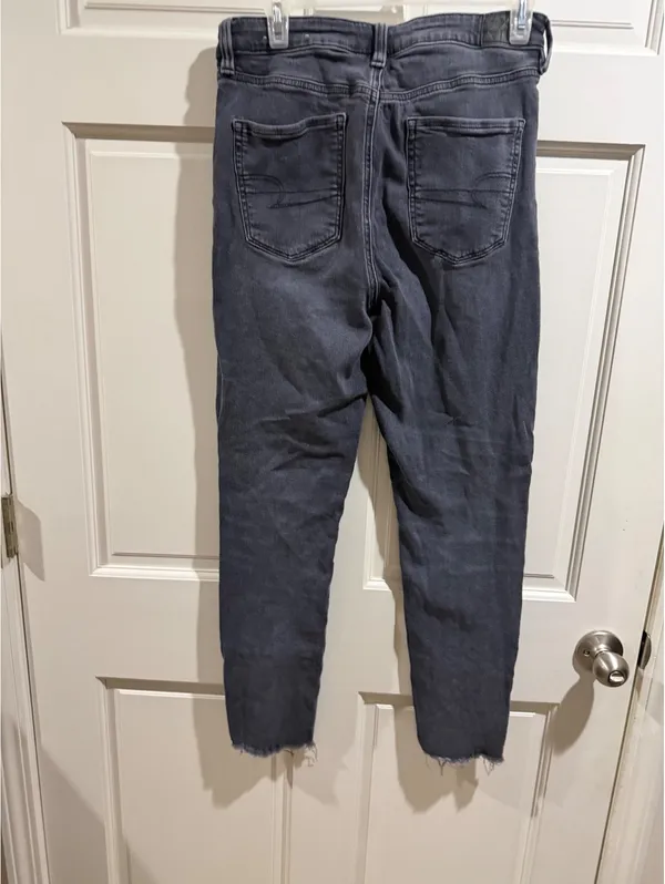American Eagle Super Stretch Black Jeans with Raw Hem size 10 - Image 7