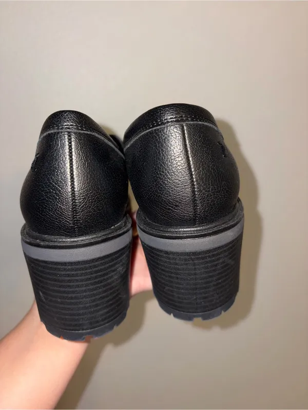 Zodiac Black Platform Lug Sole Heeled Loafers Buckle Detail Size 9.5 - Image 5
