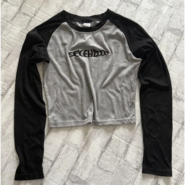 Y2K Style Raglan Long Sleeve Cropped Crew Neck Ribbed Black And Gray Shirt Top M - Image 4