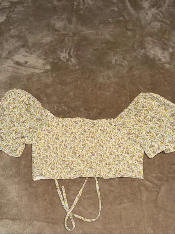 Kaii Yellow Floral Puff-Sleeve Tie-Front Crop Top with White Accents - Image 3